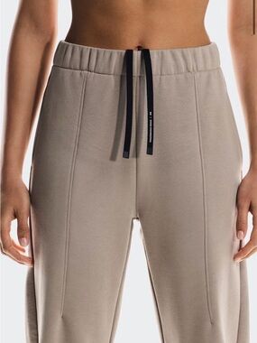On Running Club Pants in Desert